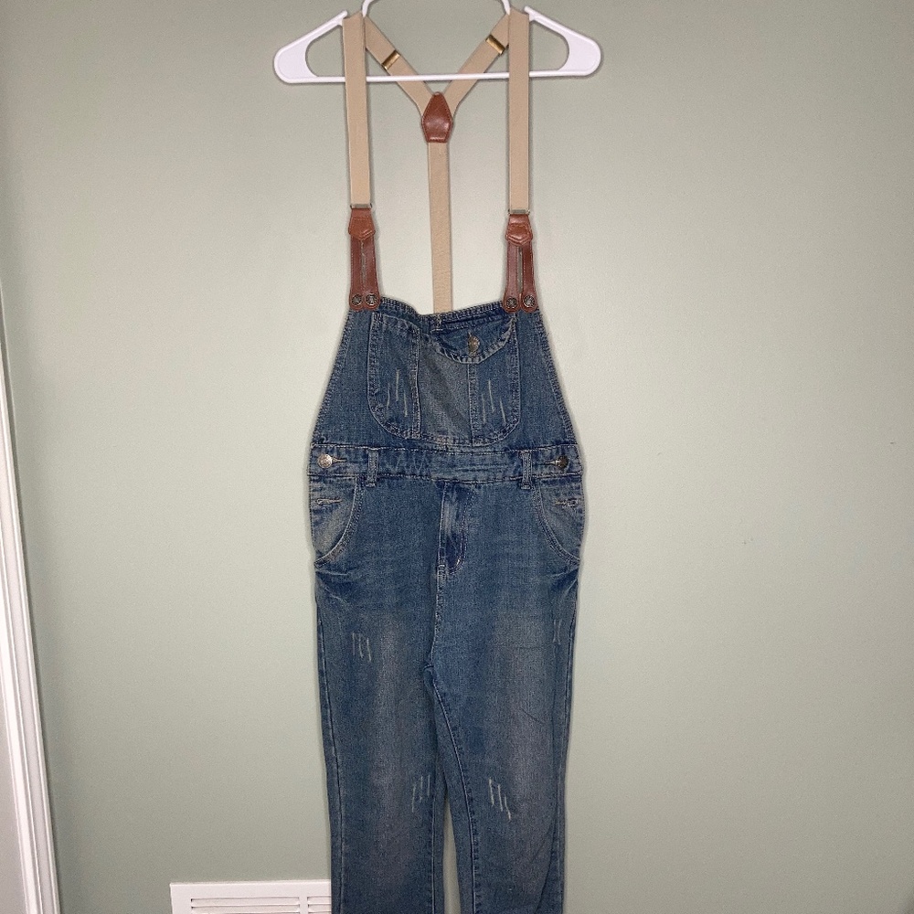 Denim overalls with suspenders for straps